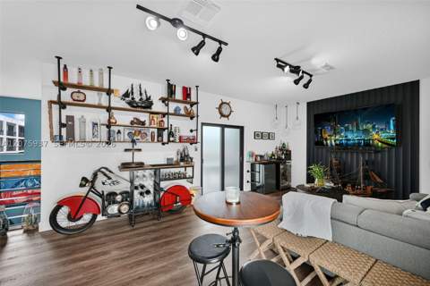 4256 NW 83rd Ave, Doral FL - photo 13 of 75