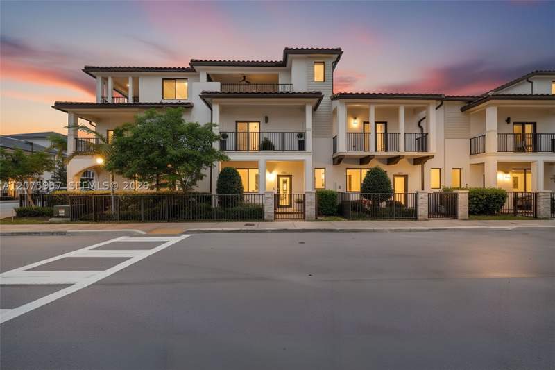 3 bedroom Townhouse at 4256 NW 83rd Ave, Downtown Doral South Phas, Doral — photo 2