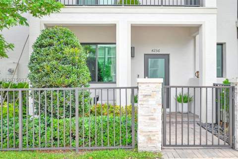 4256 NW 83rd Ave, Doral FL - photo 8 of 75