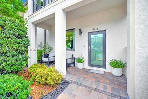 4256 NW 83rd Ave, Doral FL - photo 9 of 75