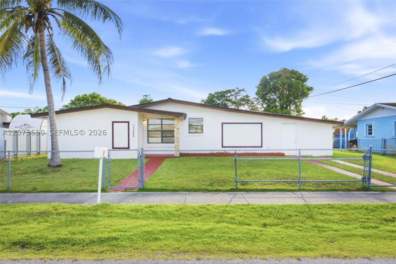3 bedroom SingleFamilyResidence at 17360 SW 121st Ave, So Miami Heights Manor, Miami — photo 2