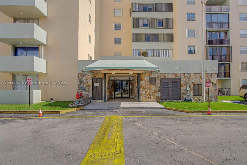 2 bedroom Condominium at 5055 NW 7th St 112, Half Moon Towers Condo, Miami — photo 3