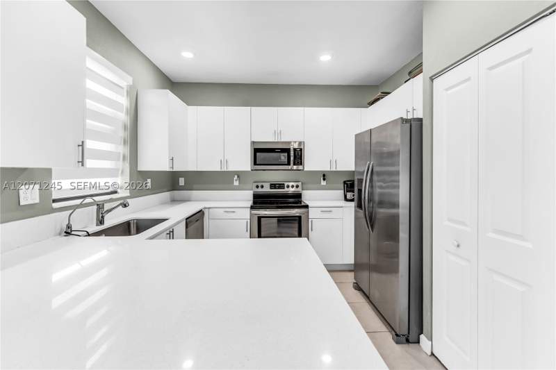 3 bedroom SingleFamilyResidence at 20397 NW 6th Pl, Vista Lago, Miami Gardens — photo 2