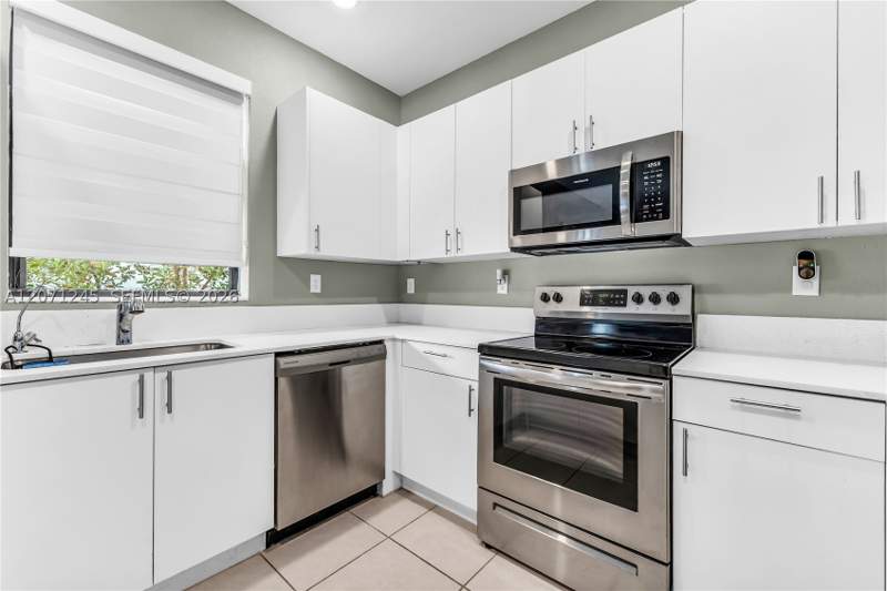 3 bedroom SingleFamilyResidence at 20397 NW 6th Pl, Vista Lago, Miami Gardens — photo 3