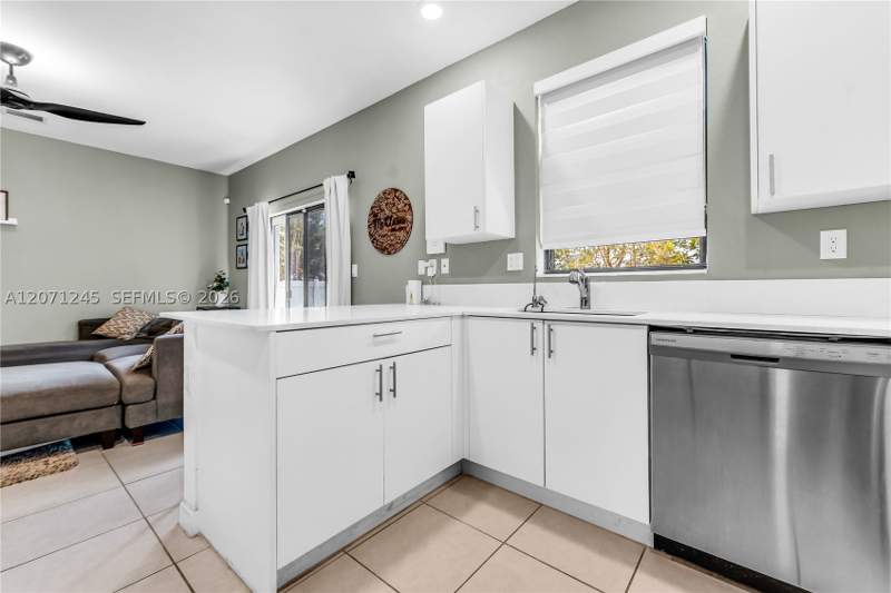 3 bedroom SingleFamilyResidence at 20397 NW 6th Pl, Vista Lago, Miami Gardens — photo 4