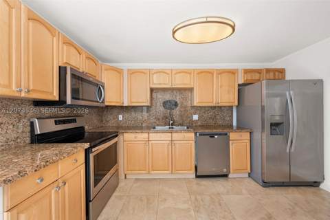 881 Ocean Dr 16F, Key Biscayne FL - photo 12 of 39