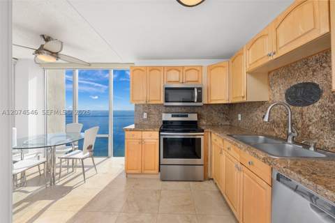 881 Ocean Dr 16F, Key Biscayne FL - photo 13 of 39