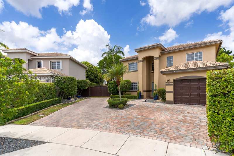 3 bedroom SingleFamilyResidence at 20922 SW 88th Pl, Pelican Bay At Old Cutler, Cutler Bay — photo 1