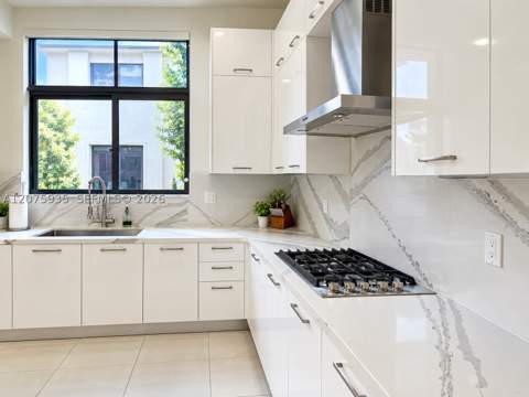 4318 NW 81st Ave, Doral FL - photo 13 of 51