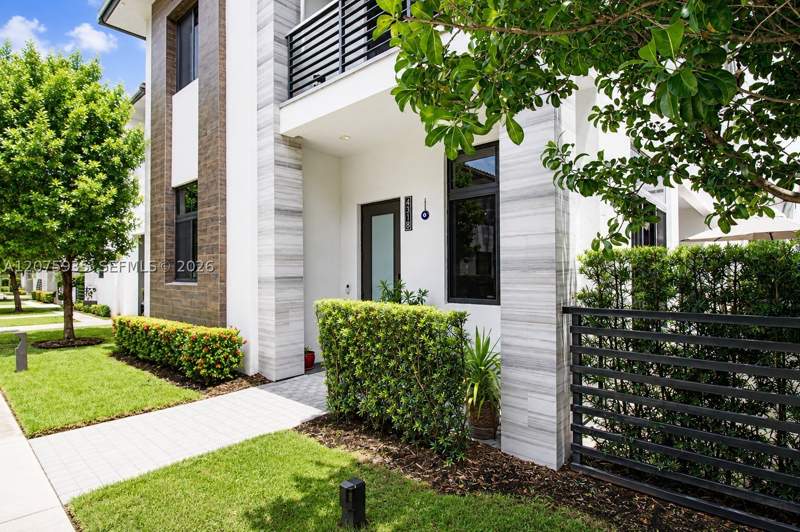 4 bedroom SingleFamilyResidence at 4318 NW 81st Ave, Downtown Doral South Phas, Doral — photo 3