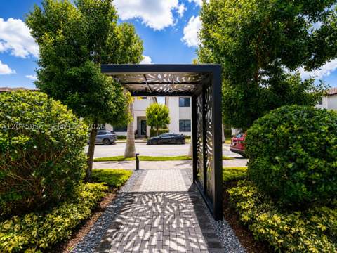 4318 NW 81st Ave, Doral FL - photo 6 of 51