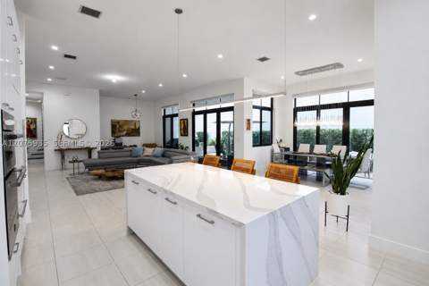 4318 NW 81st Ave, Doral FL - photo 8 of 51