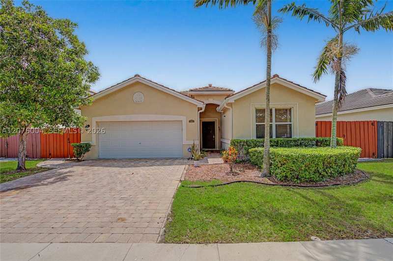 3 bedroom SingleFamilyResidence at 527 SE 31st Ave, Rauls Place At Oasis, Homestead — photo 1