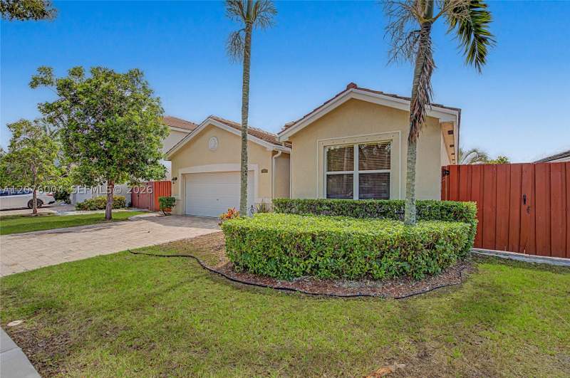 3 bedroom SingleFamilyResidence at 527 SE 31st Ave, Rauls Place At Oasis, Homestead — photo 2