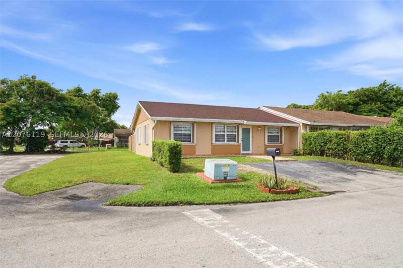 3 bedroom Townhouse at 15378 SW 69th Ln, Westwind Lakes Townhouses, Miami — photo 1