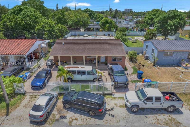 5 bedroom SingleFamilyResidence at 3030 NW 90th St, The Tropics Amd, Miami — photo 4