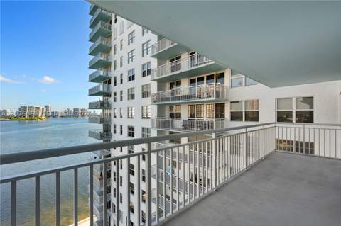 301 174th St 901, Sunny Isles Beach FL - photo 14 of 41