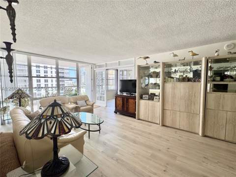 230 174th St 1110, Sunny Isles Beach FL - photo 11 of 40