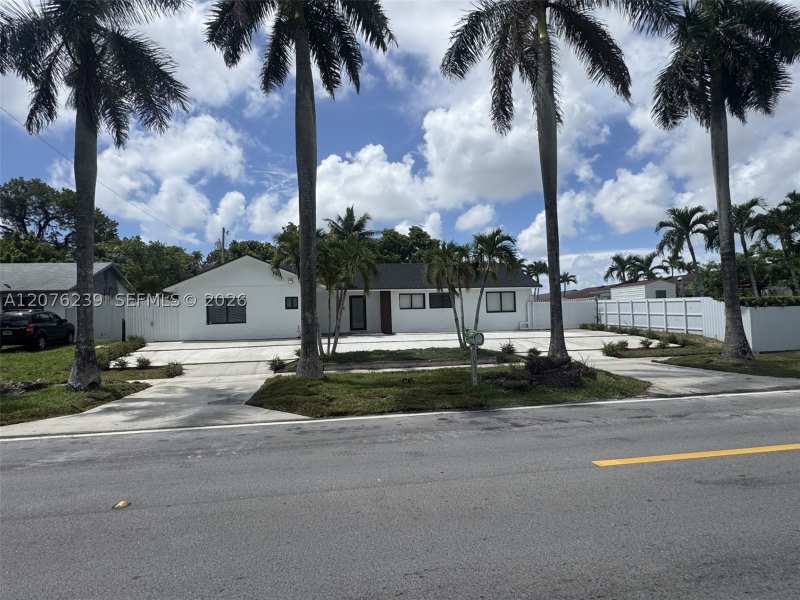 5 bedroom SingleFamilyResidence at 10830 SW 160th St, Fairway Lake South Sec 2, Miami — photo 1