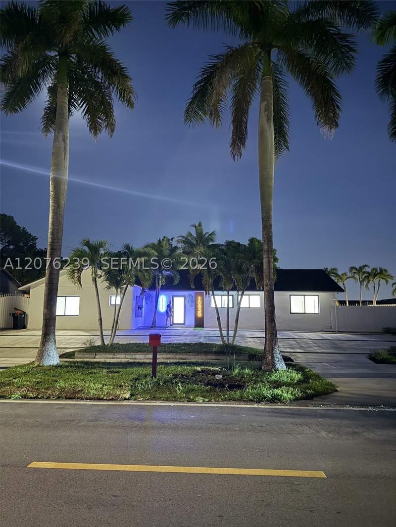 5 bedroom SingleFamilyResidence at 10830 SW 160th St, Fairway Lake South Sec 2, Miami — photo 3