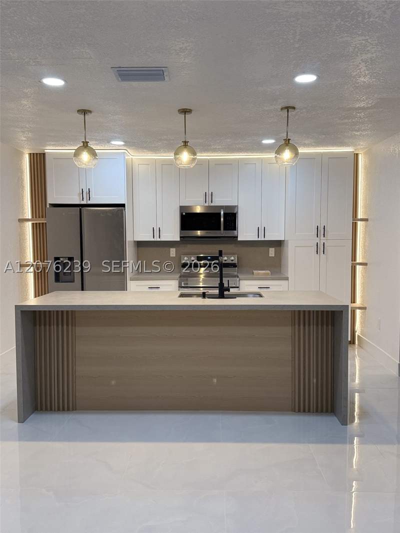 5 bedroom SingleFamilyResidence at 10830 SW 160th St, Fairway Lake South Sec 2, Miami — photo 4