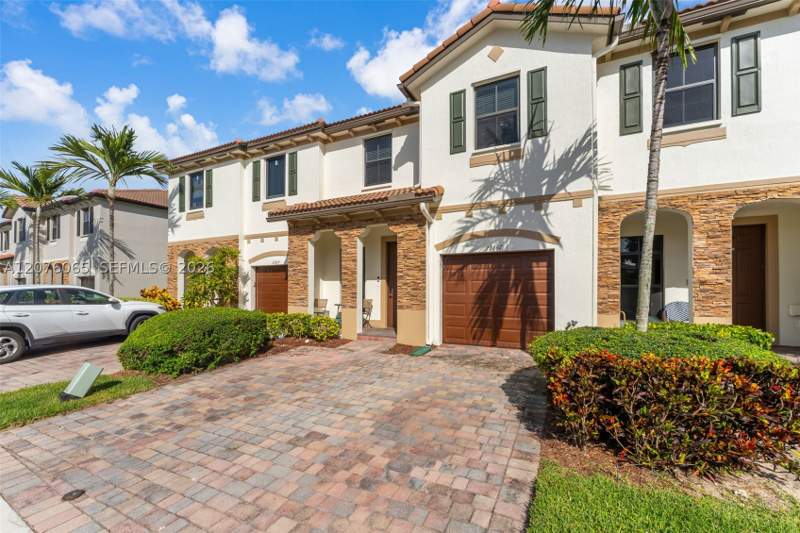 3 bedroom Townhouse at 23667 SW 118th Ave, Silver Palm West, Homestead — photo 2