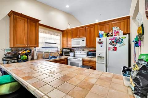 14526 SW 106th Ter, Miami FL - photo 17 of 38