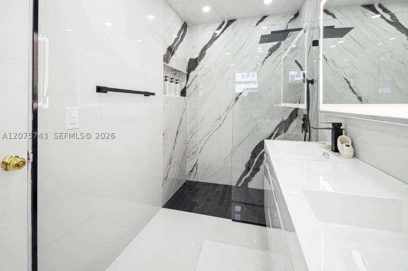 3 bedroom SingleFamilyResidence at 1460 Marseille Dr, 2nd Rev Pl Of Port Of Oce, Miami Beach — photo 3