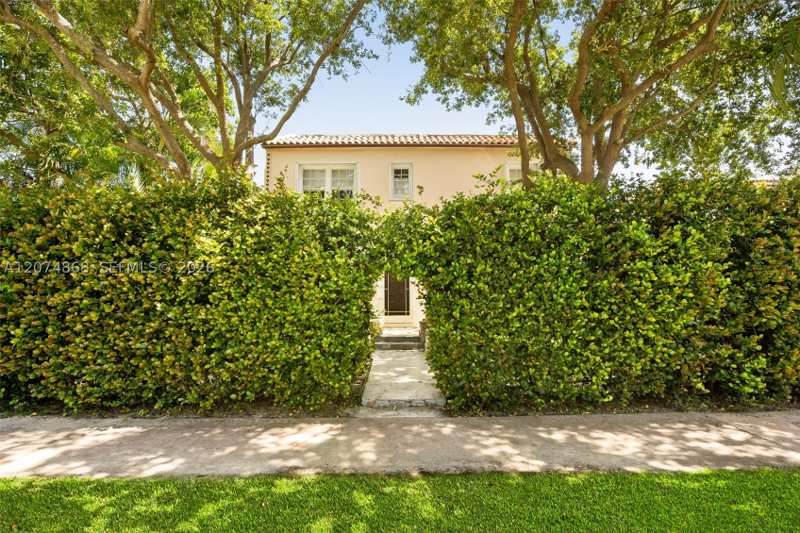 4 bedroom SingleFamilyResidence at 524 W 47th St, Surprise Lake, Miami Beach — photo 1