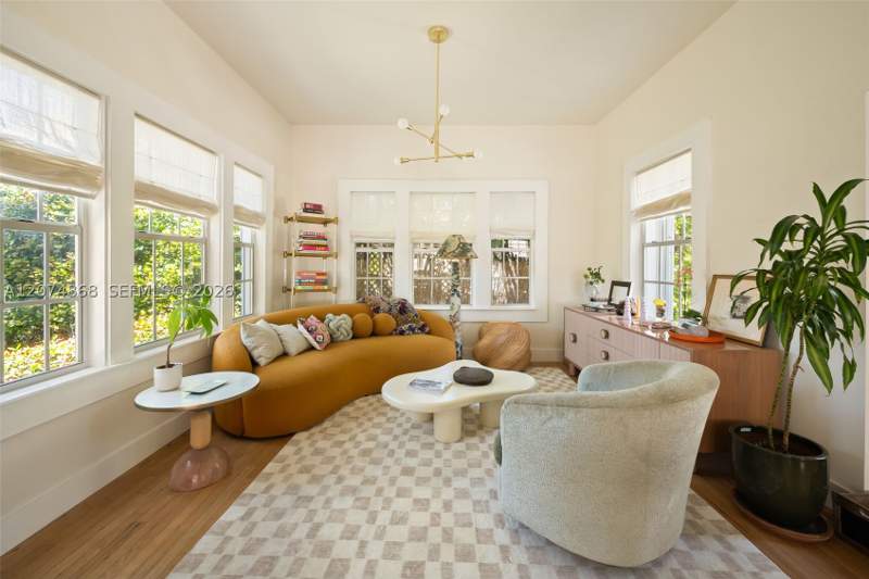 4 bedroom SingleFamilyResidence at 524 W 47th St, Surprise Lake, Miami Beach — photo 3