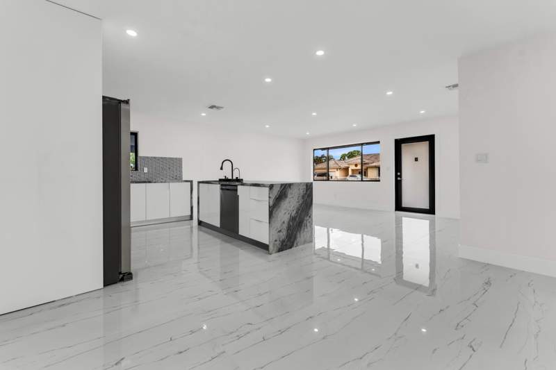 5 bedroom SingleFamilyResidence at 1252 NW 172nd Terrace, Scott Lake Manor Sec 8, Miami Gardens — photo 4