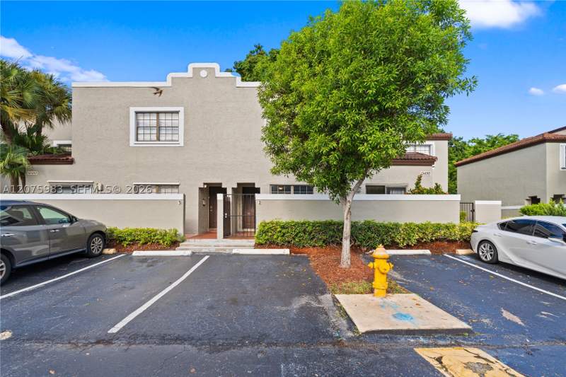 2 bedroom Townhouse at 10450 SW 154th Ct 2, Palm Point Sec 2, Miami — photo 3