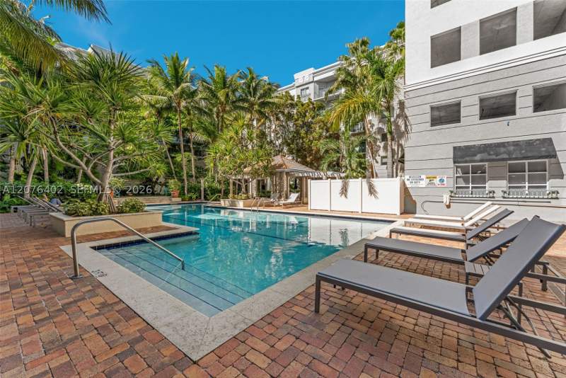 2 bedroom Condominium at 6001 SW 70th St 512, Valencia Condo, South Miami — photo 2