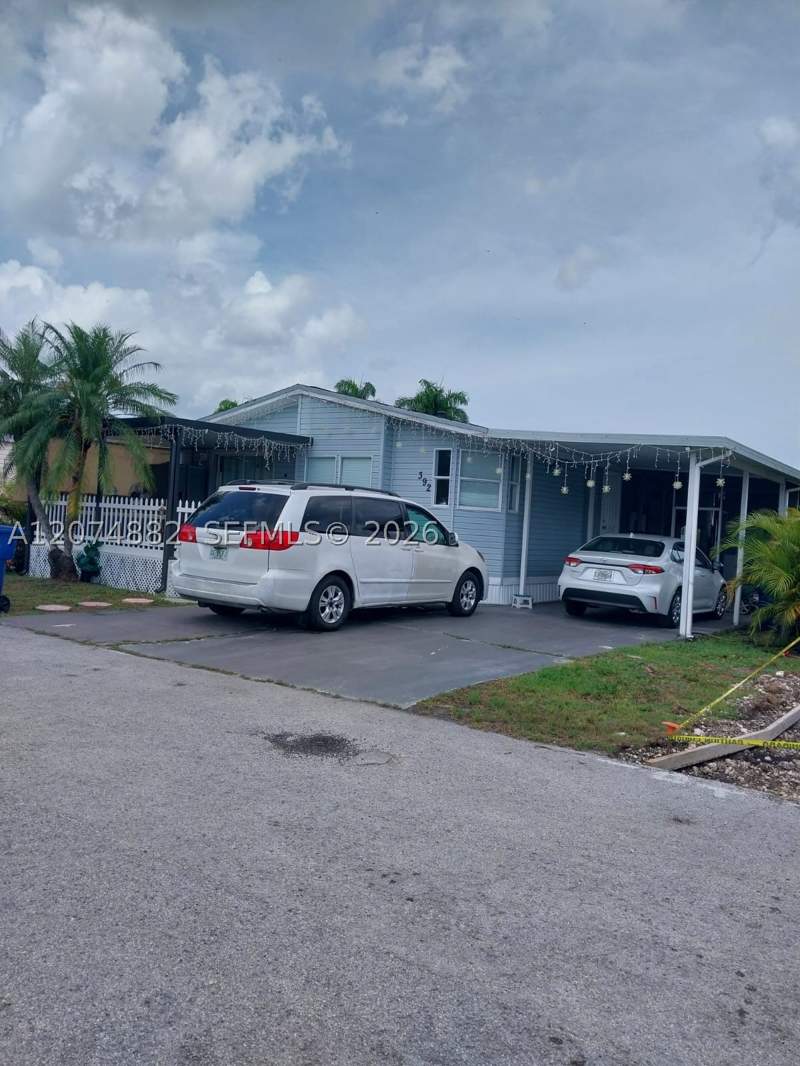 3 bedroom MobileHome at 19800 SW 180th Ave lot#392, Americana Village Condo, Miami — photo 2