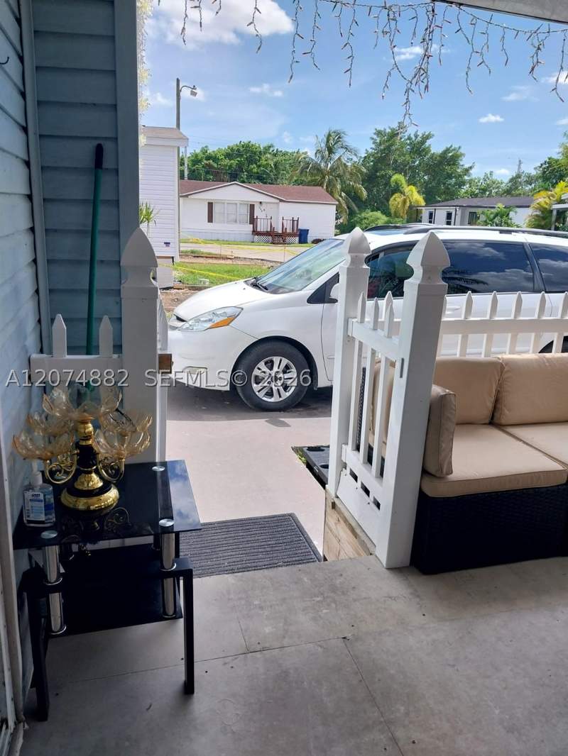 3 bedroom MobileHome at 19800 SW 180th Ave lot#392, Americana Village Condo, Miami — photo 4