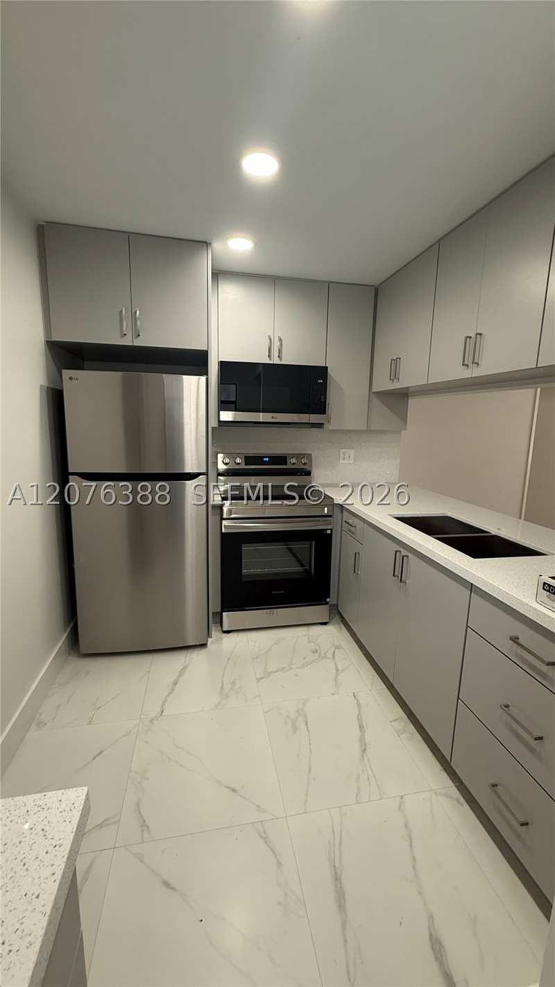 2 bedroom Condominium at 2750 W 63rd Pl 12-24, Lago Grande Five-C Condo, Hialeah — photo 1