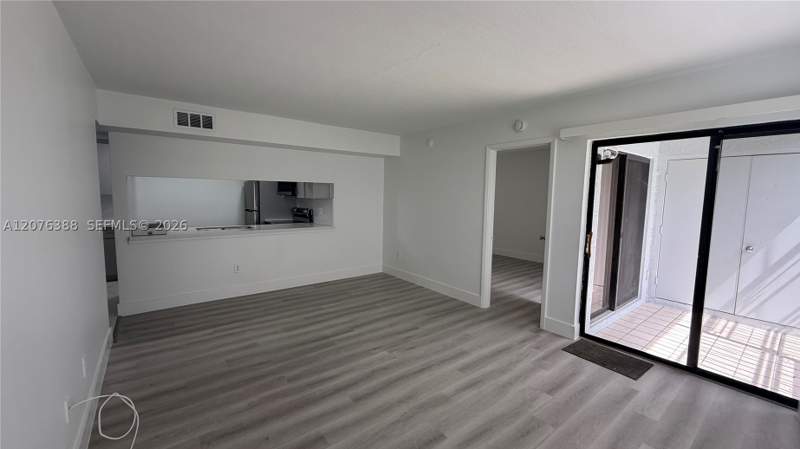 2 bedroom Condominium at 2750 W 63rd Pl 12-24, Lago Grande Five-C Condo, Hialeah — photo 3