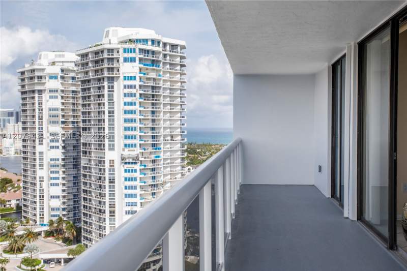 2 bedroom Condominium at 20505 E Country Club Dr Ph-39, Waterview Condo, Aventura — photo 3