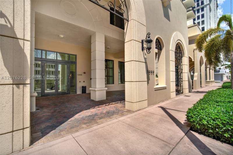 2 bedroom Condominium at 1300 Ponce De Leon Blvd 405, 1300 Ponce Condo, Coral Gables — photo 2