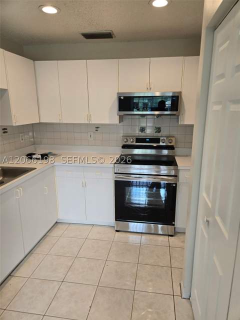 982 SW 9th Ct, Florida City FL - photo 7 of 25
