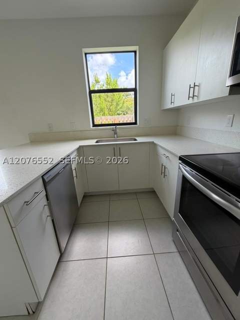519 NE 208th Ter, Miami FL - photo 11 of 37
