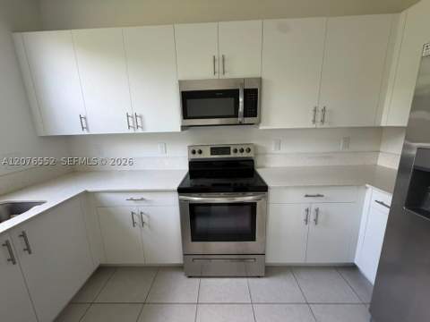519 NE 208th Ter, Miami FL - photo 14 of 37