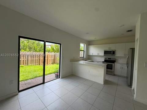 519 NE 208th Ter, Miami FL - photo 7 of 37