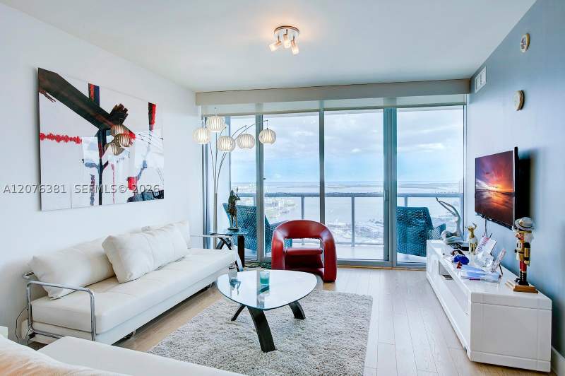 1 bedroom Condominium at 888 Biscayne Blvd 4007, Marina Blue Condo, Miami — photo 2