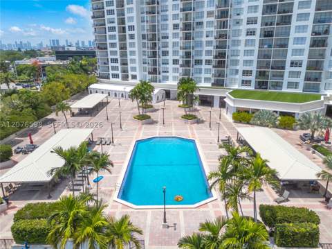 4101 Pine Tree Dr 1105, Miami Beach FL - photo 13 of 49