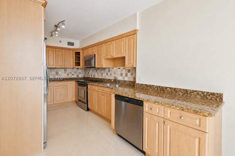 19101 NE 36th Ct 1602, Aventura FL - photo 11 of 36