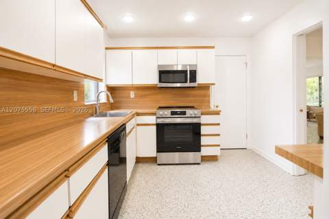3115 Village Green Dr, Miami FL - photo 10 of 23