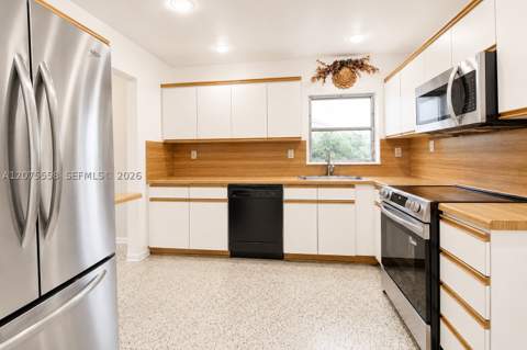 3115 Village Green Dr, Miami FL - photo 11 of 23
