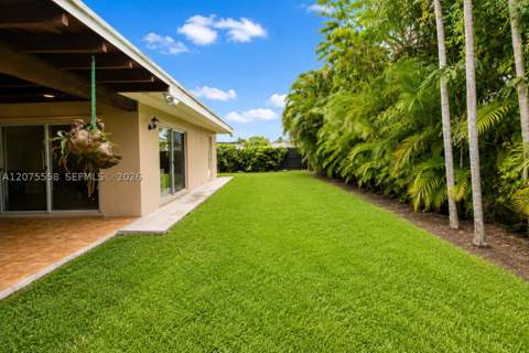 3115 Village Green Dr, Miami FL - photo 20 of 23