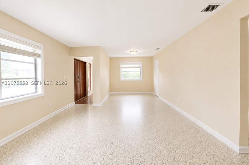 3 bedroom SingleFamilyResidence at 3115 Village Green Dr, Southern Estates 14th Add, Miami — photo 5